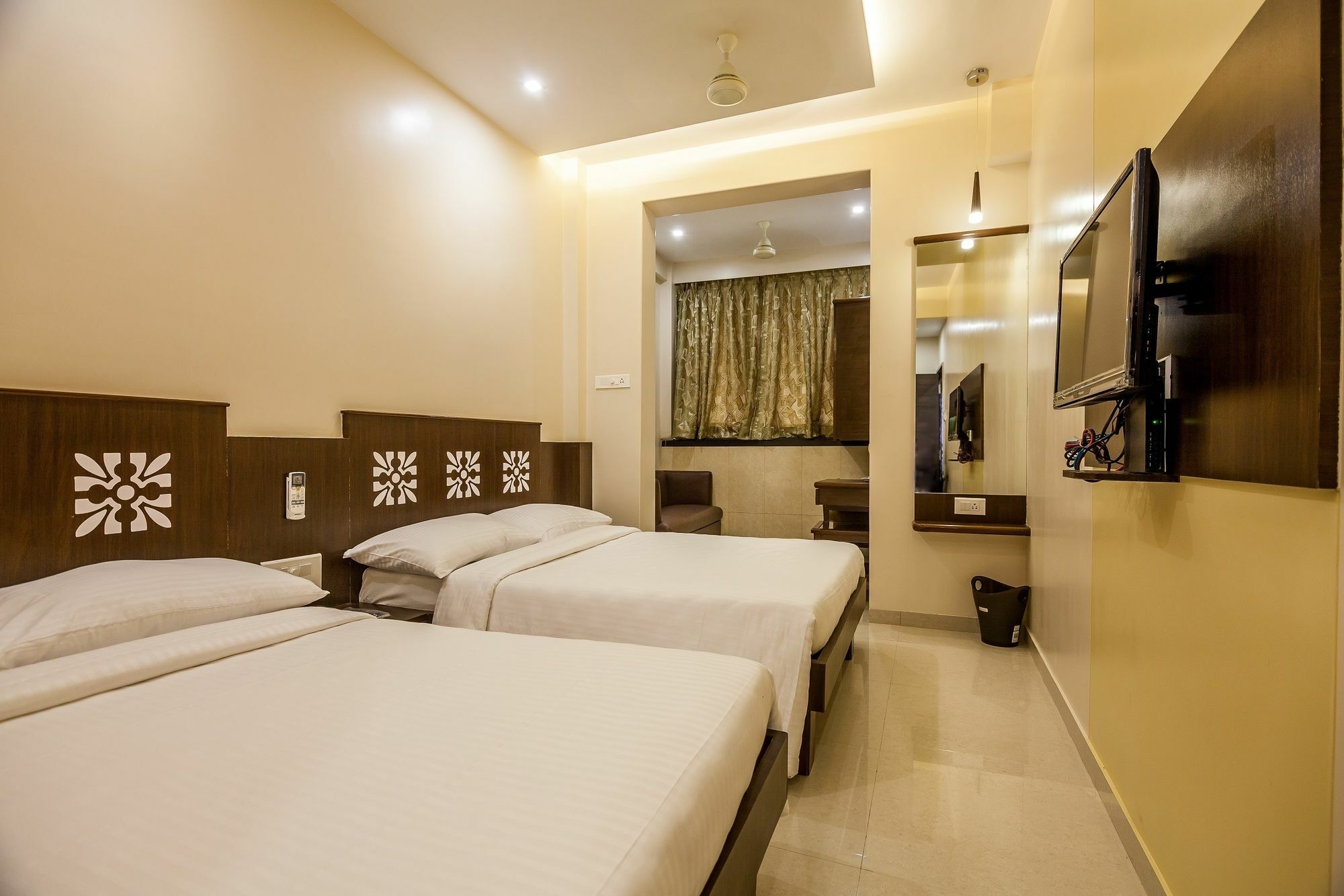 City Guest House - Dadar Bombay Eksteriør billede