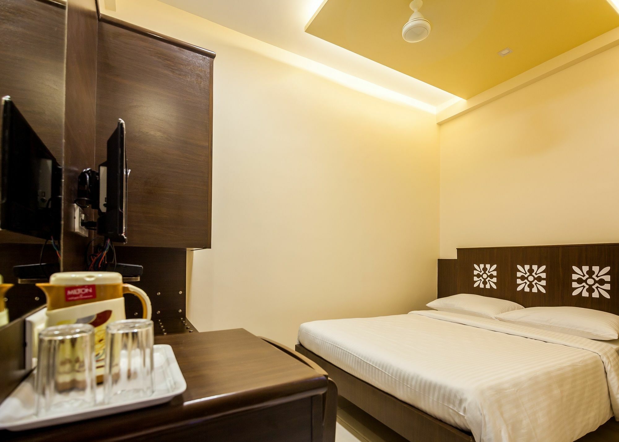 City Guest House - Dadar Bombay Eksteriør billede
